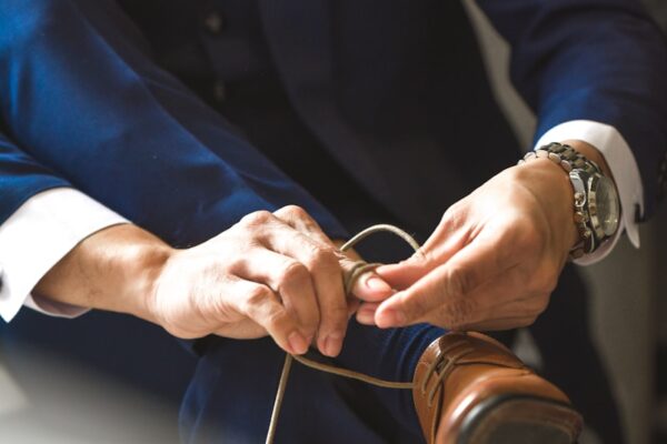 Do Clássico ao Moderno: Combinando Sapatos de Couro com Estilos de Casamento