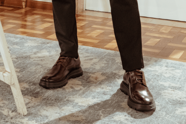 O Que Torna um Sapato de Couro Memorável? Entenda o Poder do Primeiro Olhar