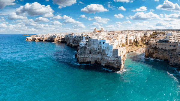 Cidade de Bari: Um Tesouro Mediterrâneo em Pleno Crescimento