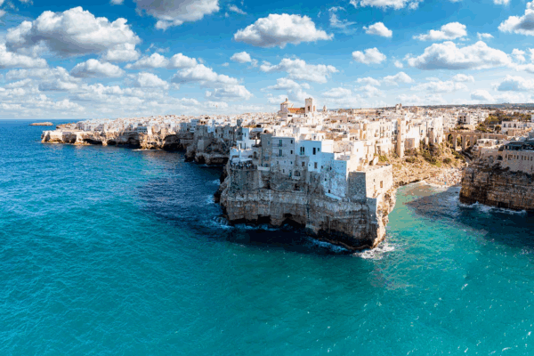 Cidade de Bari: Um Tesouro Mediterrâneo em Pleno Crescimento