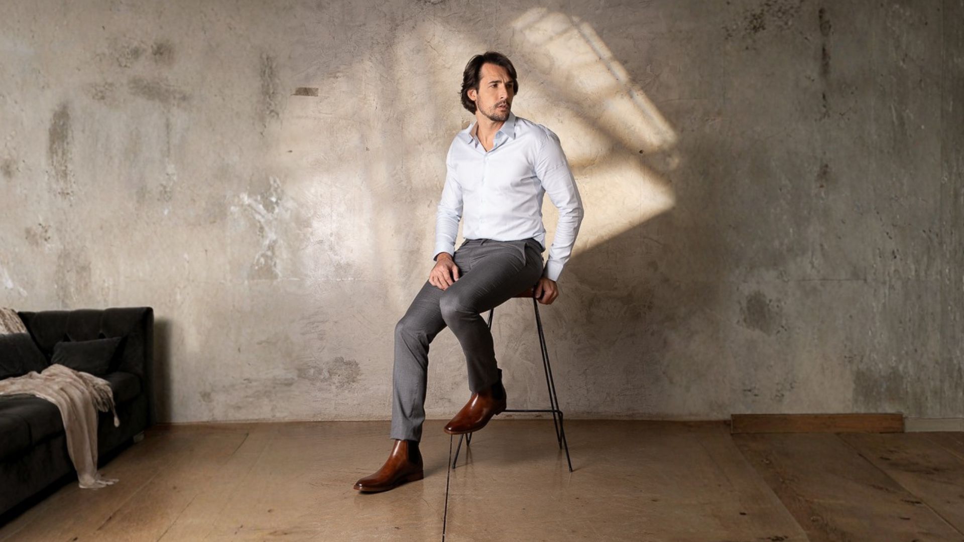 Emiglio chelsea em sola de couro: a arte atemporal da elegância masculina